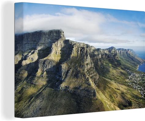  De Gezicht van de Tafelberg - Een Ontroerende Schilderij Met Dromerige Landschappen en Verborgen Verhalen