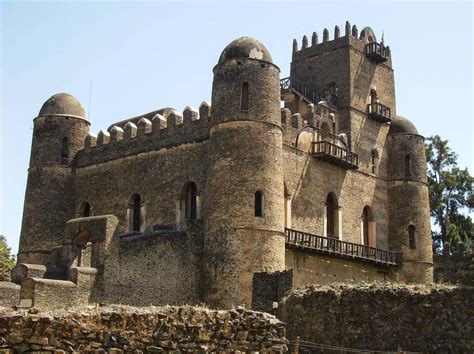 Gezicht op Gondar! Een Meesterlijke Weergave van 19e-eeuwse Architectuur en Etnische Diversiteit